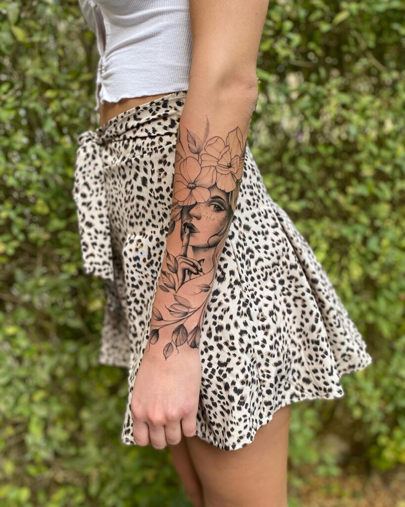 Tatuaż dotwork rękaw kwiaty