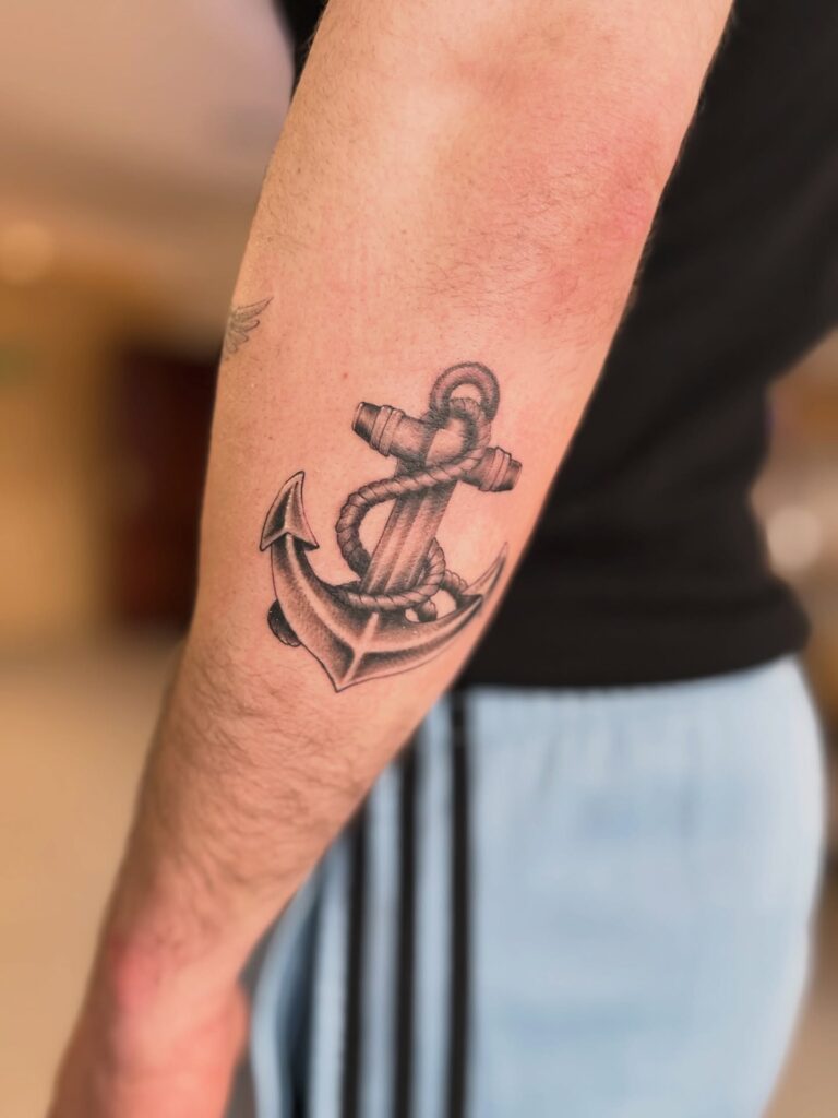tatua,ż kotwica na przedramieinu