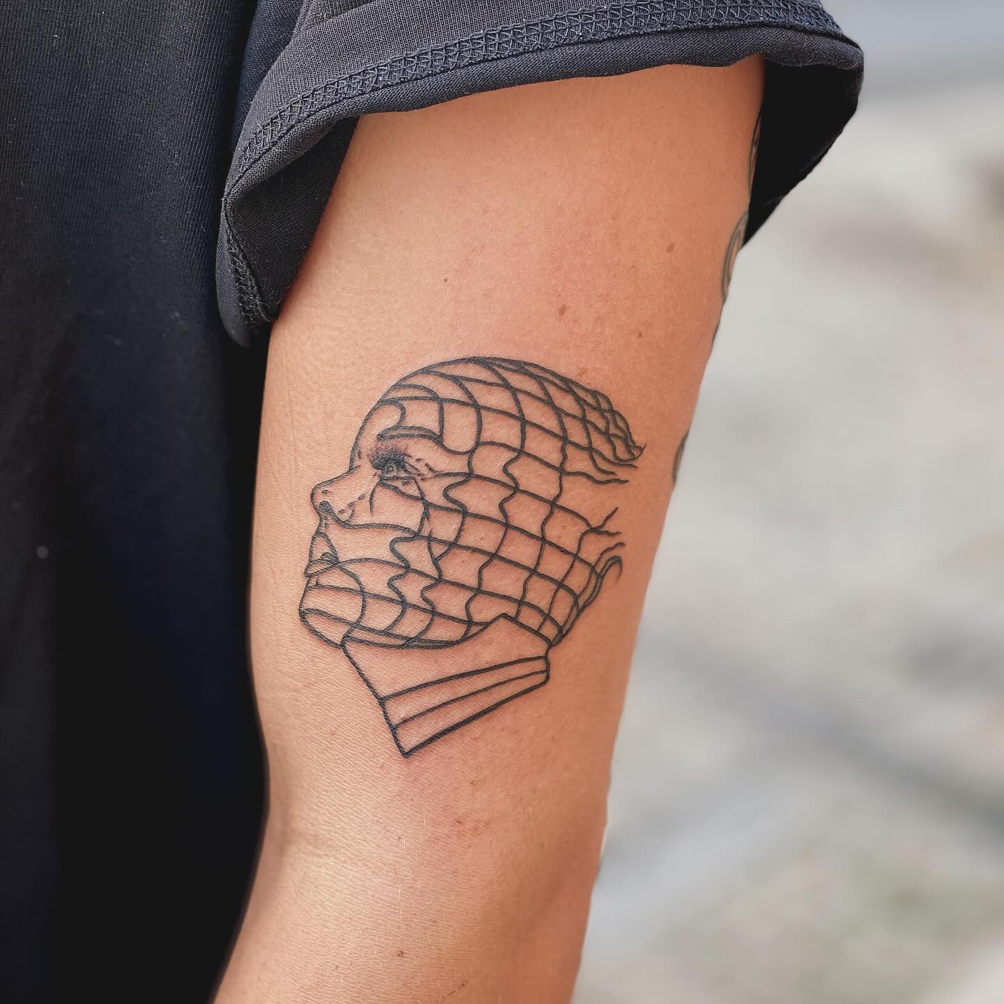 Czy robienie tatuażu boli? Wszystko o odczuciach podczas tatuowania